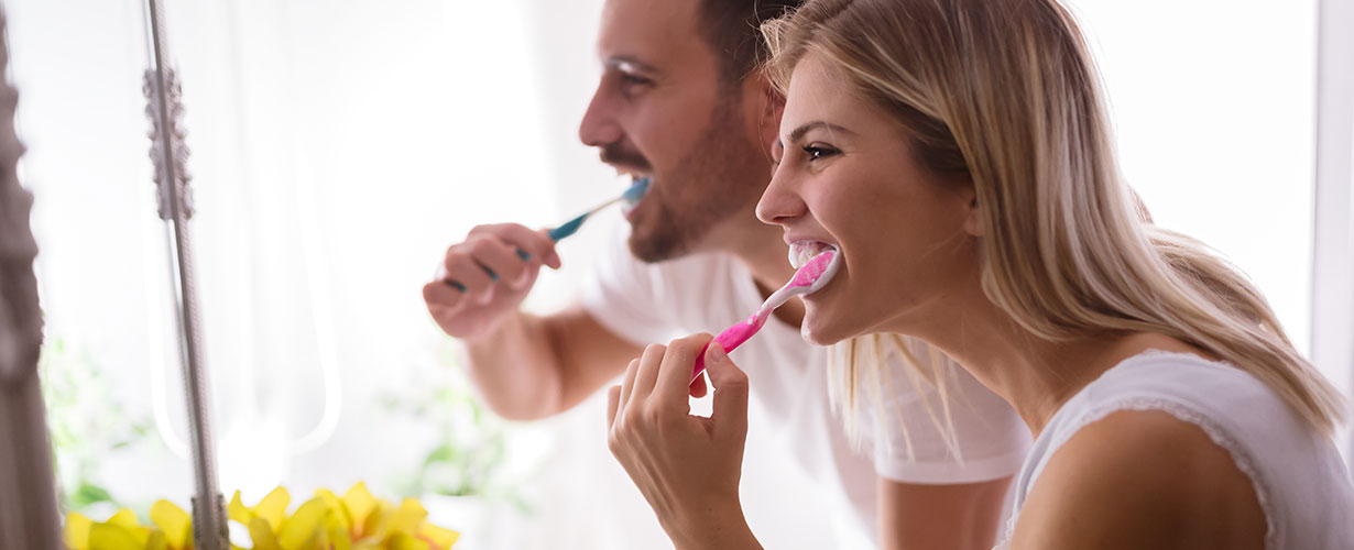 … que emplea ingredientes de origen natural para proteger contra la caries, prevenir la placa dental y mantener boca y dientes sanos...