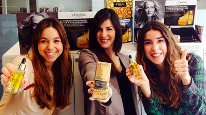 Bienvenida del equipo L'Oréal al proyecto Aceite Extraordinario Age Perfect