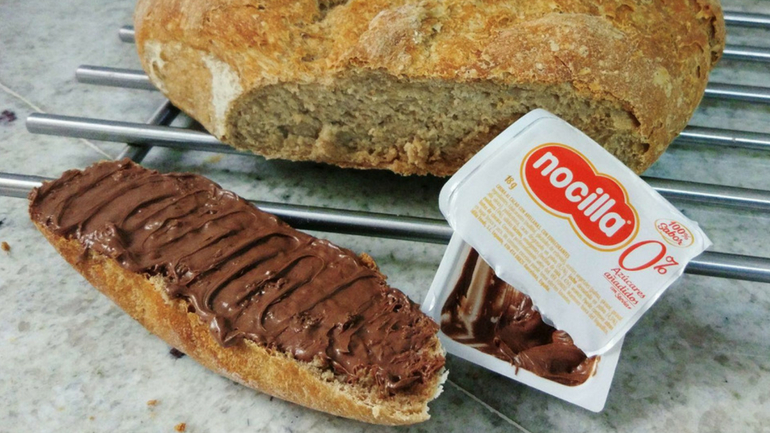 … untándola en las clásicas y sabrosas tostadas…