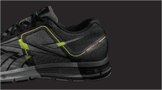 Gracias a la tecnología SmoothFuse se confecciona una zapatilla sin costuras, para evitar rozaduras y maximizar el confort, a la vez que se consigue estabilidad y flexibilidad.