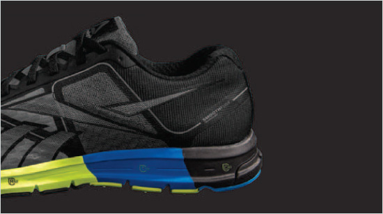 Además, la unión de los tres tipos de suelas EVA y la tecnología sin costuras Foam Fusion aportan mayor fluidez a la pisada.