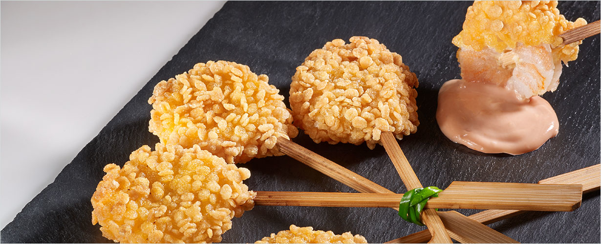 … y las Piruletas crujientes de langostinos que están cubiertas de copos de maíz… 