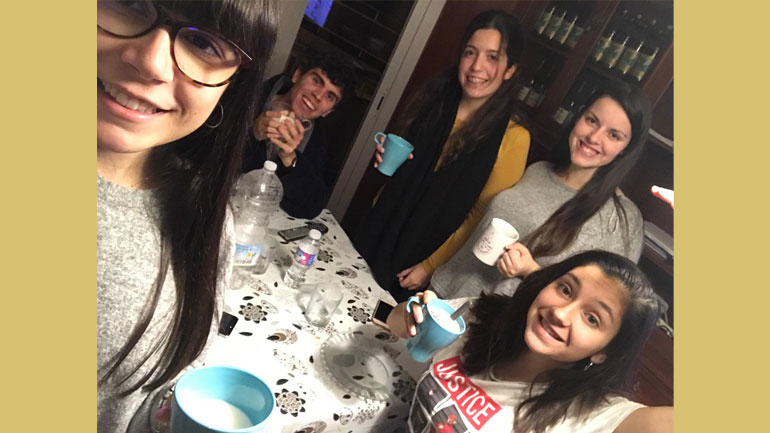 Los eventos con Únicla continúan. En la foto, la trndiana EstherOnivenis con sus amigos. 