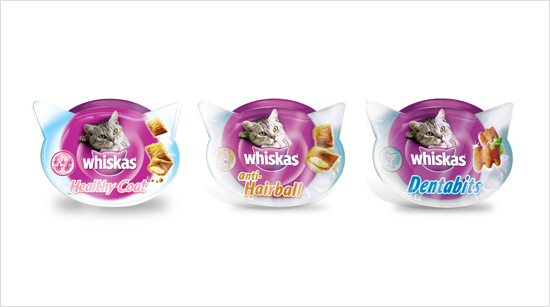  … y premios con beneficios para la salud del gato (reducen la formación de bolas de pelo, limpian entre los dientes o mantienen un pelaje más sano y brillante).