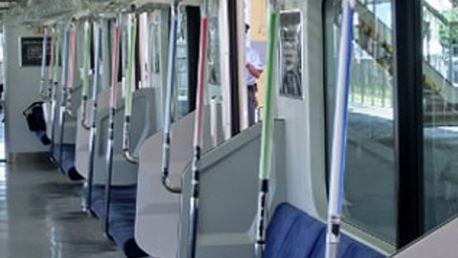 Tokyo et ses sabres laser dans les bus. Source : journaldugeek.com