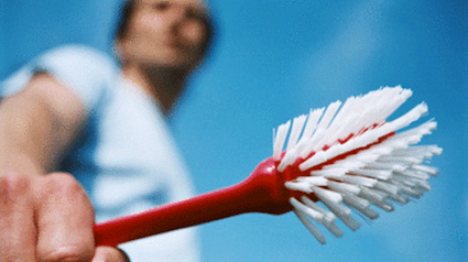 trnd-brosse-hommes-menage-heureux-jpg