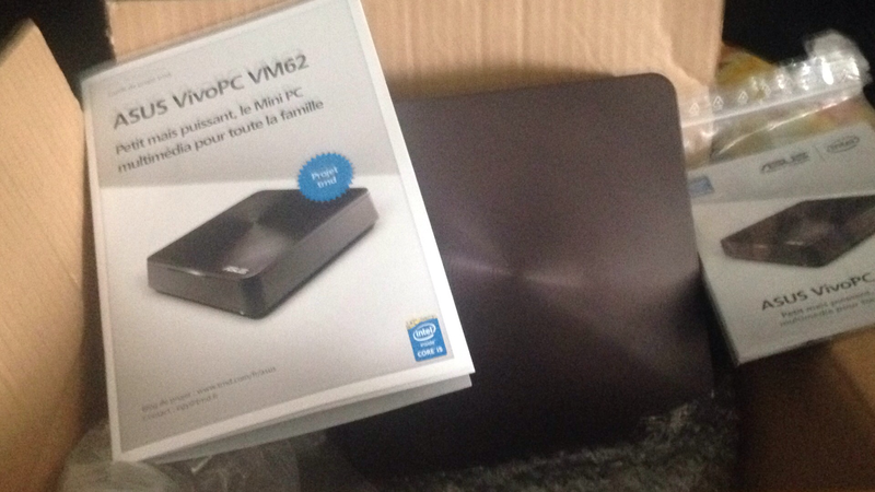 trnder seve1989 déballe le pack de bienvenue ASUS VivoPC. 