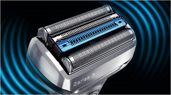 Grâce à sa technologie Synchro-Sonic, la tête de rasoir pivotante à 40° s’adapte sans difficulté aux contours du visage, pour un meilleur contact avec la peau.