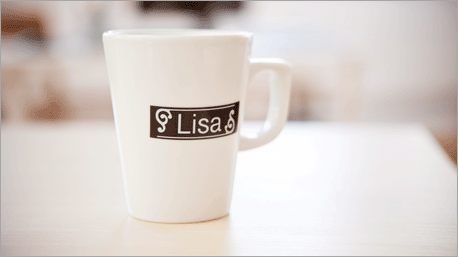 Cette tasse-là, c'est celle de Lisa. ;)