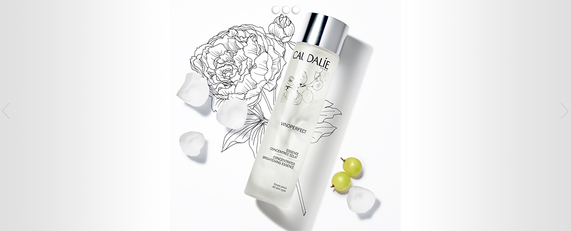 Au cœur de ce duo, une étape essentielle ->  l’Essence. Elle prépare la peau à la réception du sérum et donne de l’éclat au teint en quelques gestes !