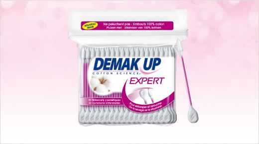 Pour un (dé)maquillage de précision, l'innovation Demak'Up Expert : les bâtonnets cosmétiques sont là pour parfaire le (dé)maquillage. Estompes ou retouches, ils se prêtent à toutes les petites tâches de précision.