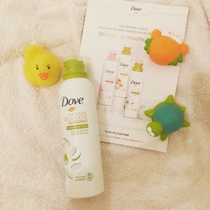 Photos Mousse de douche Surgras  Dove à l'huile de coco