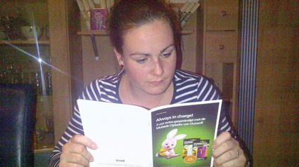 trnder Kikker en pleine découverte du contenu de son pack de bienvenue !