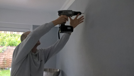 trnder Ptijeff a quant à lui utilisé fischer DUOPOWER dans un mur de briques creuses