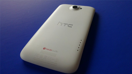 trnd_htc-one-x_smartphone_design_polar-white
