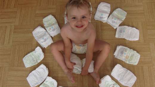 trnder princesse43 "Après avoir bien reçu le colis nous avons essayé tout de suite les couches avec mon petit loulou Bastien fier de porter les couches Lotus Baby Touch !"