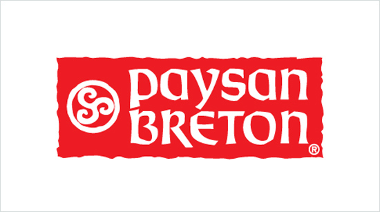 Mais, commençons d’abord par en apprendre plus sur Paysan Breton, une marque solidaire du monde agricole, animée par Laïta, entreprise coopérative laitière de l’Ouest gérée par et pour les agriculteurs.