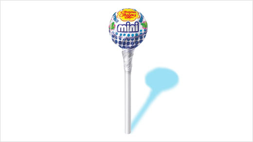 … 2 fois plus petite qu’une sucette classique pour 2 fois moins de calories ! Mini Chupa Chups Menthe se suce avec plaisir…