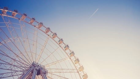 Dormir dans une grande roue