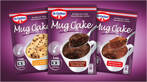 Avec les préparations Mug Cake de Dr. Oetker, nous pouvons préparer un en-cas de manière simplissime. Nous avons seulement besoin d’une grande tasse (un « mug »), de 5 cuillères à soupe de lait...