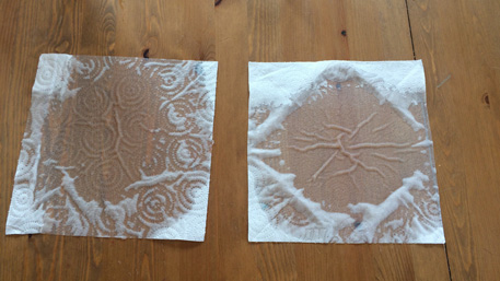 trnder marieetdavid a testé l'absorption de Okay Compressé sur une table en bois