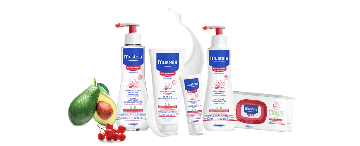 La première gamme complète, sans parfum, dédiée aux peaux sensibles du bébé et de l’enfant. 