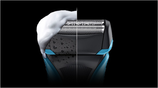 Avec sa fonction Wet & Dry, le rasoir Waterflex est adapté pour le rasage à sec, il est également efficace pour le rasage rafraîchissant sous la douche ou humide avec de la mousse ou du gel à raser.