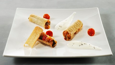 Des écrins croustillants à la Ratatouille, chorizo et son émulsion au parmesan.