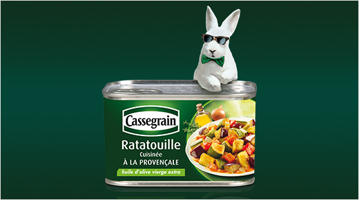 La voici ! Le Lapin Cassegrain nous invite à déguster sa Ratatouille cuisinée à la Provençale : une sélection délicate de savoureux légumes du soleil, direction la Provence !