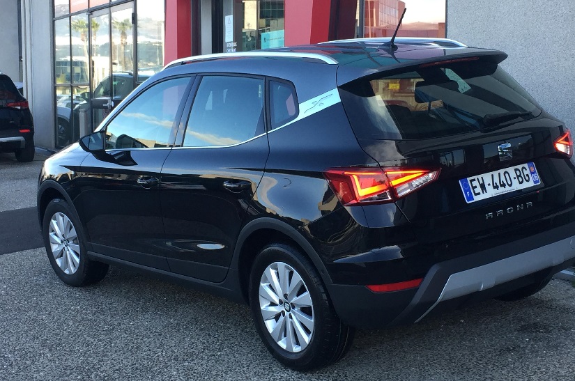 La SEAT Arona vue de derrière