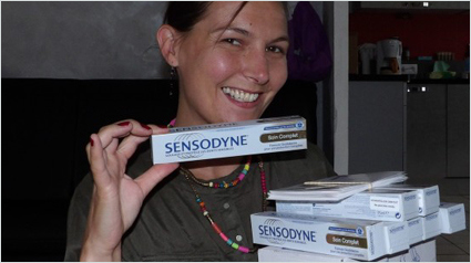 Sourions-avec-le-pack-Sensodyne®-Soin-Complet-jpg