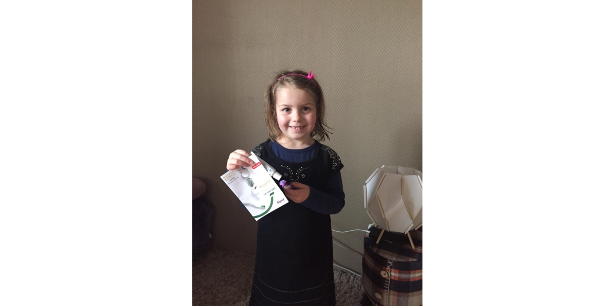 trnder margaux19 et sa fille contente de découvrir ce nouveau dentifrice