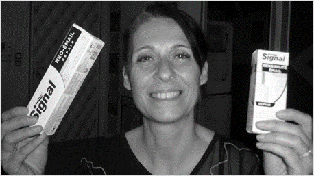 Et voici la très jolie trnder xingxing qui pose aux côtés de notre duo star. :)