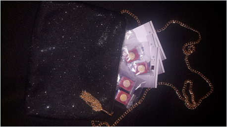 trnder maevablabla a même profité des fêtes de fin d'année pour glisser des échantillons et les partager avec ses amis lors du réveillon !