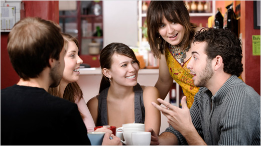 Prenons part à une discussion à grande échelle dans laquelle nous donnerons notre opinion à Volvic Juicy sur sa campagne de communication. 