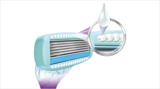 Il possède un double réservoir de sérum hydratant situé au-dessus et au-dessous des lames, et qui s'active au contact de l'eau et hydrate notre peau jusqu'à deux heures après le rasage.