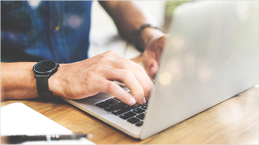 Partage tes impressions en ligne, en racontant ton expérience sur les plateformes et les réseaux sociaux avec les hashtags #WilkinsonHydro5 et #MonRasageDouceur.