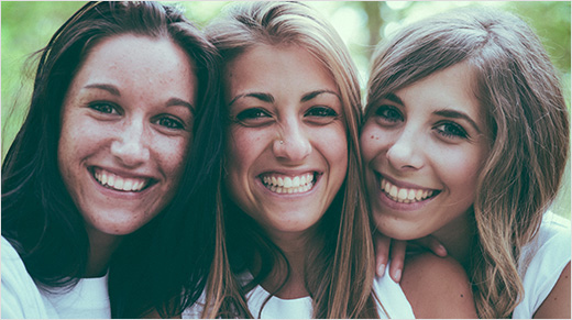 Yves Rocher a confié aux 3 000 femmes sélectionnées une mission toute particulière : faire découvrir les produits de la gamme SENSITIVE VÉGÉTAL à leurs amies non-utilisatrices de produits Yves Rocher. Prêtes à relever le défi ?