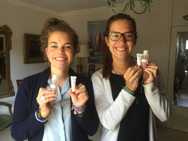 Un bouche-à-oreille souriant