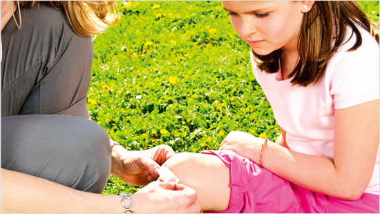 …miközben a sebkezelés és fertőtlenítés témakörében is hasznos tanácsokat olvashatunk.