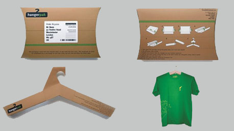 Fonte: boredpanda.com - Pacco contenente una maglietta riutilizzabile come appendino.
