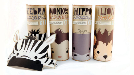 Scatola di biscotti che diventa una maschera.