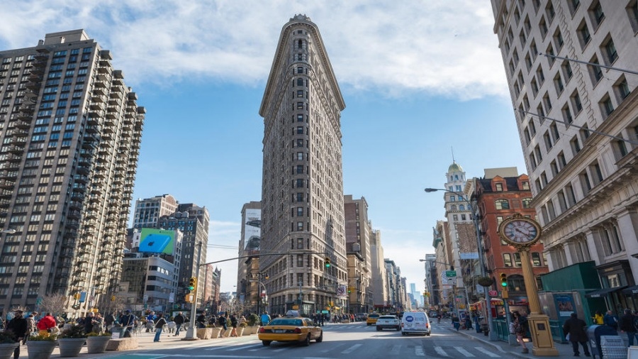 IL FERRO DA STIRO. Il Fuller Building di Manhattan (New York) con i suoi 22 piani si fa spazio nella skyline newyorkese dal 1902. Ma più che l'altezza, a sedurre è la forma insolitamente triangolare, come si vede persino nel film Spiderman.
