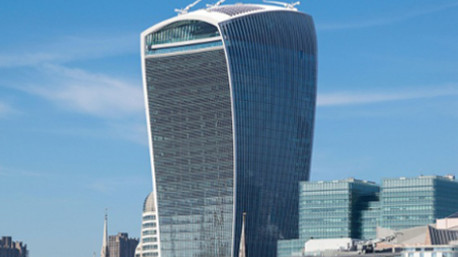 IL WALKIE TALKIE. 20 Fenchurch Street è un grattacielo di Londra con 34 piani, che prende il nome dal suo indirizzo nella City. Ma appena inaugurato, nella primavera del 2014, qualcuno vi ha subito visto una radio walkie talkie, imponendolo come nome ai l