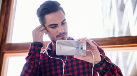 zenfone-3-party-con-amici