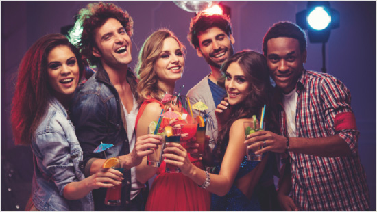 … ma soprattutto divertirci con gli amici organizzando feste in compagnia di ZenFone Max e di un photo boot… ad alto tasso di carica!