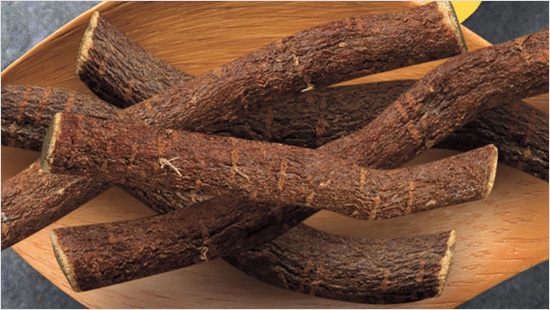 ...i principi attivi naturali di due estratti dalla pianta di liquirizia italiana dalle proprietà antiossidanti, lenitive e antietà...