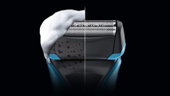 … che può essere usato sia a secco che a umido, o con schiuma e gel da barba... 