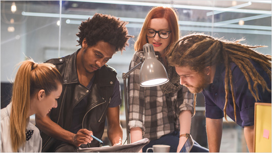 Insieme vogliamo informarci su Club Milano e le sue iniziative per alimentare la scena creativa milanese. Pronti a scoprire il mondo di Club Milano? Via!