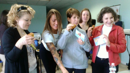 Durante la pausa caffè, trnder elieli75 fa assaggiare alle sue colleghe la torta alle carote che ha preparato con myDietor Cuor di Stevia! Ne sono rimaste tutte entusiaste ;-).